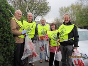 Rotarians collect Rubbish at Ruislip Gardens